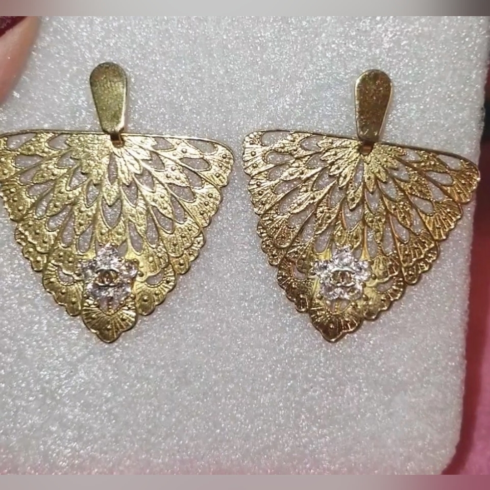 Pierced Post Gold Fan-shaped Earrings - Picture 2 of 10